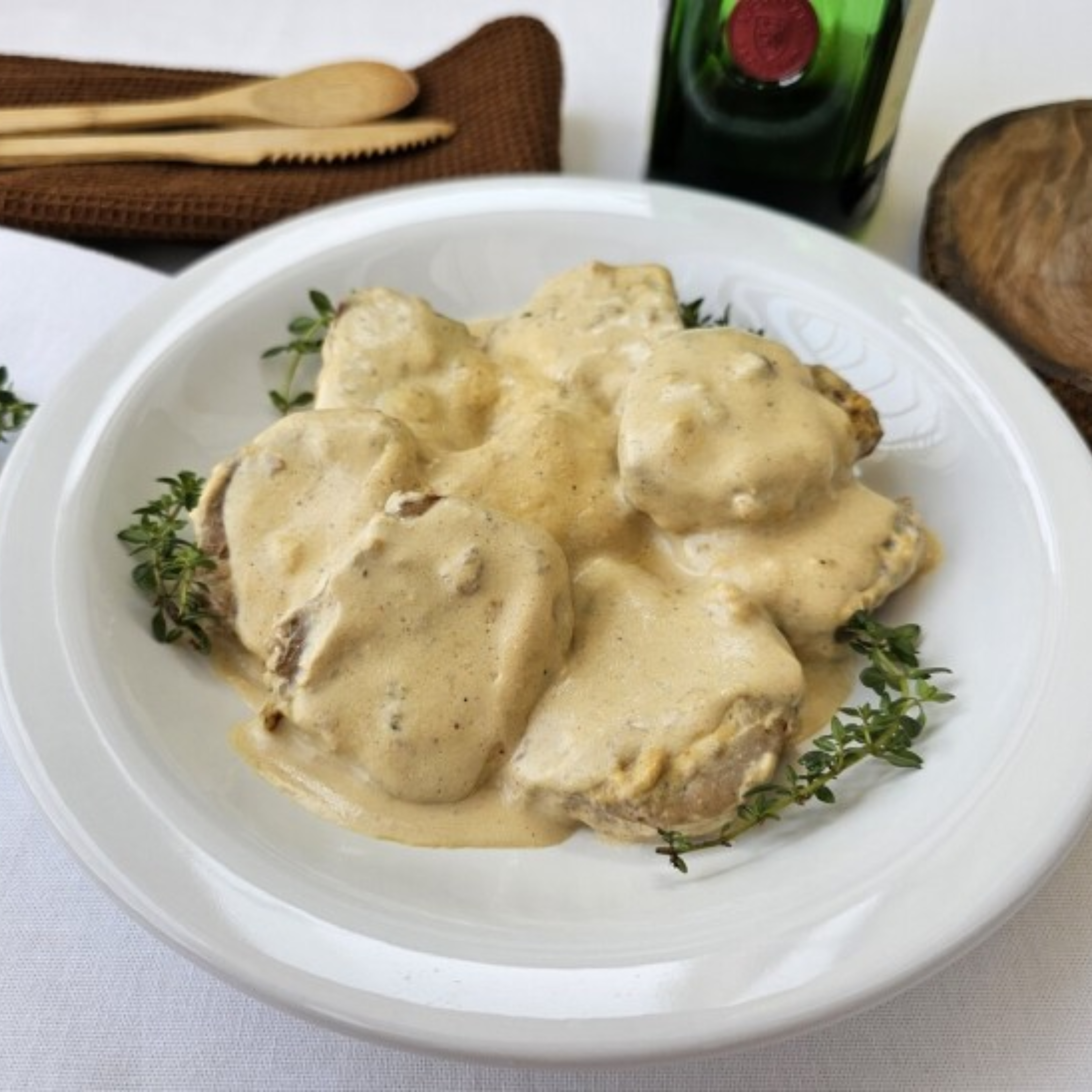 Ragu Suíno ao molho de Mostarda e Cebola Caramelizada