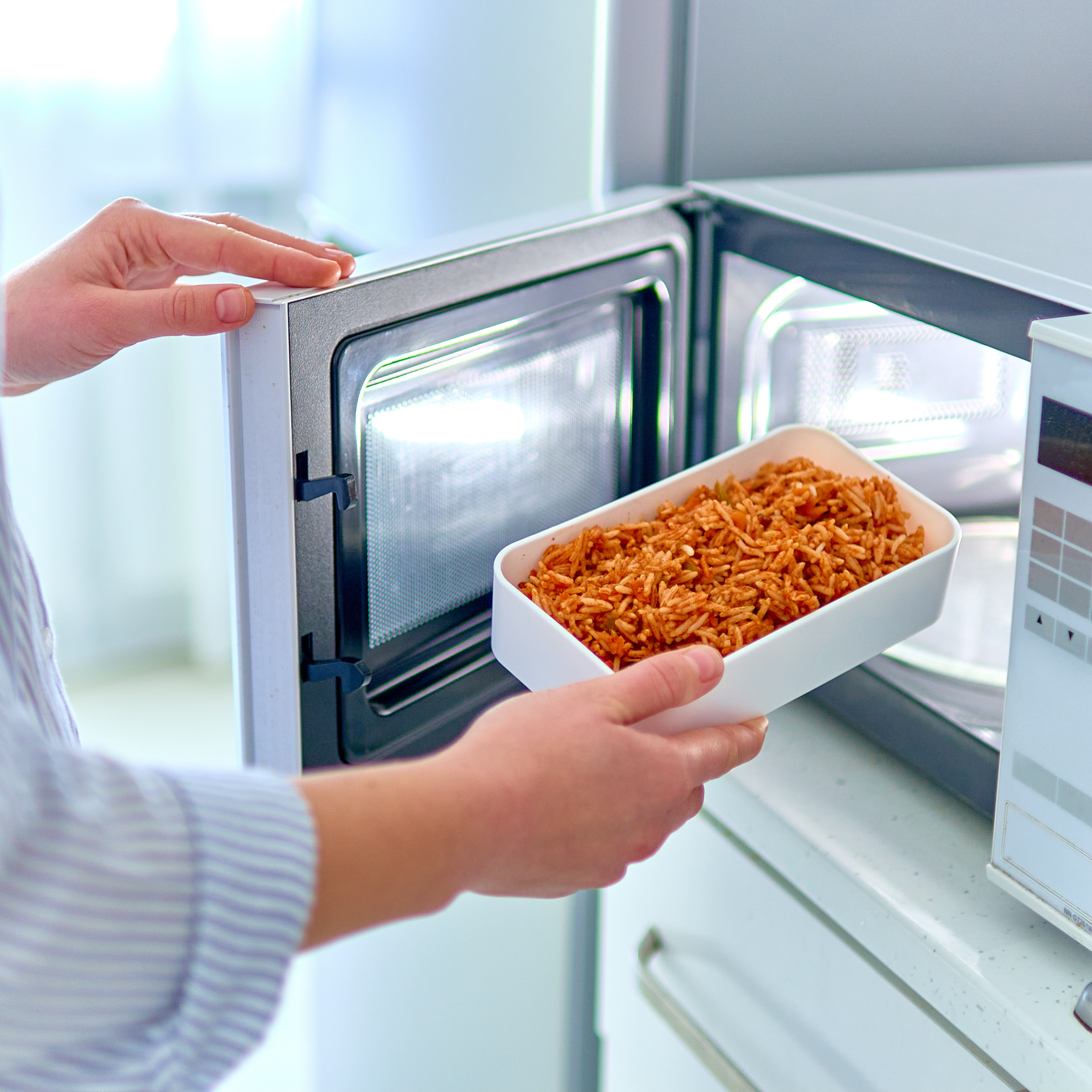 Dicas de Descongelamento e Aquecimento: Como Garantir Comidas Saborosas e Seguras